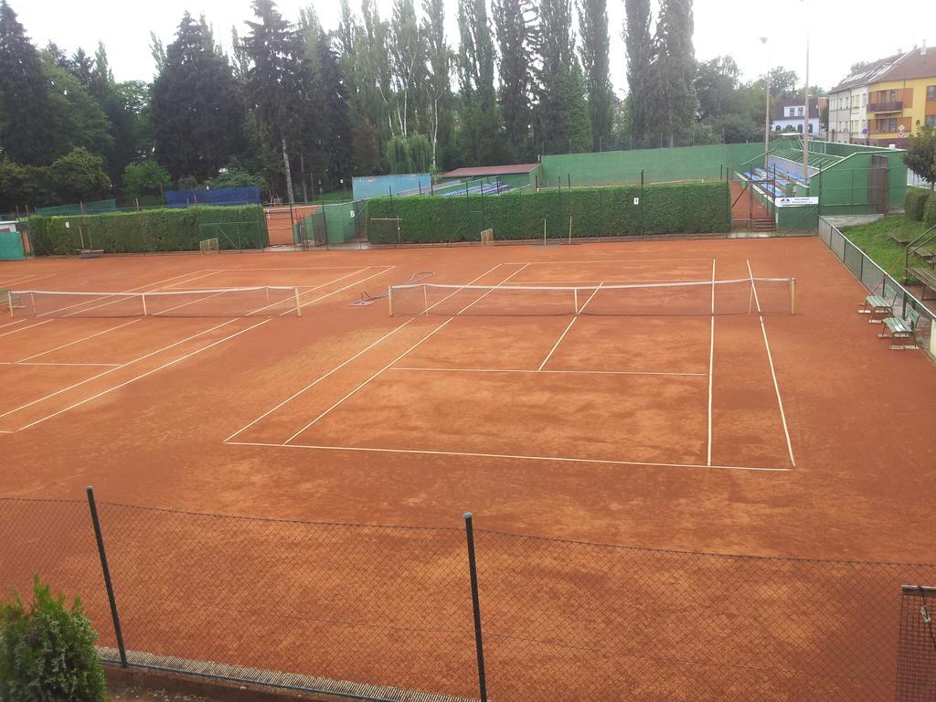 Penzion Tenis Poděbrady Buitenkant foto