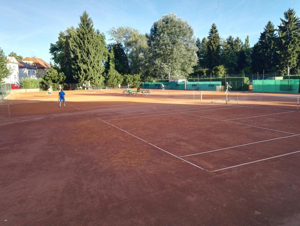 Penzion Tenis Poděbrady Buitenkant foto
