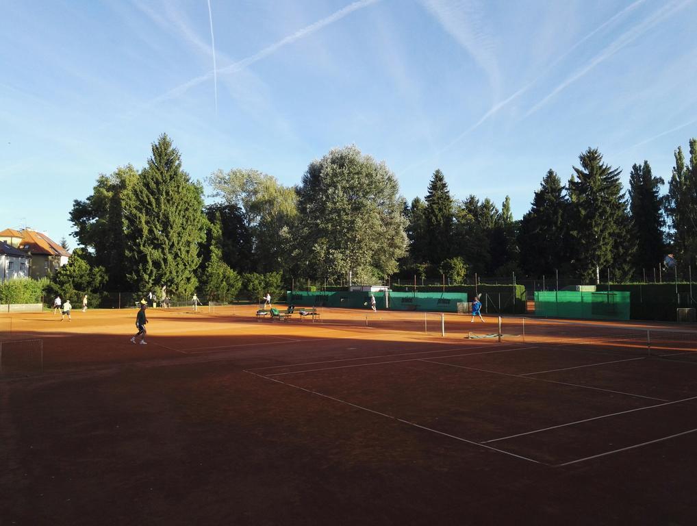 Penzion Tenis Poděbrady Buitenkant foto